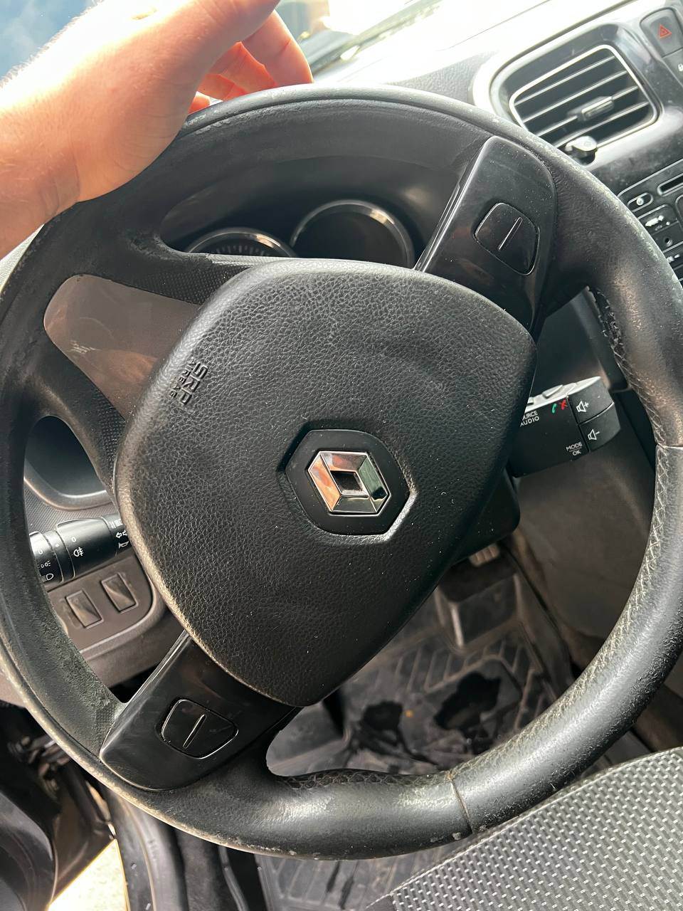 Renault Logan - фото 7