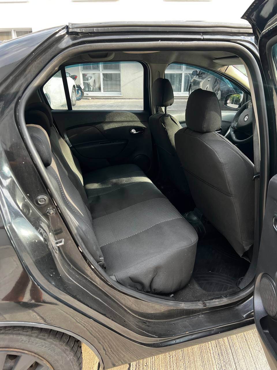 Renault Logan - фото 8