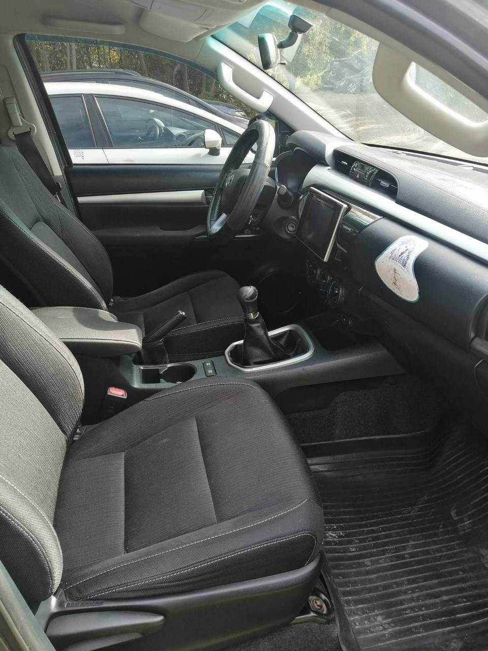 Toyota Hilux - фото 10