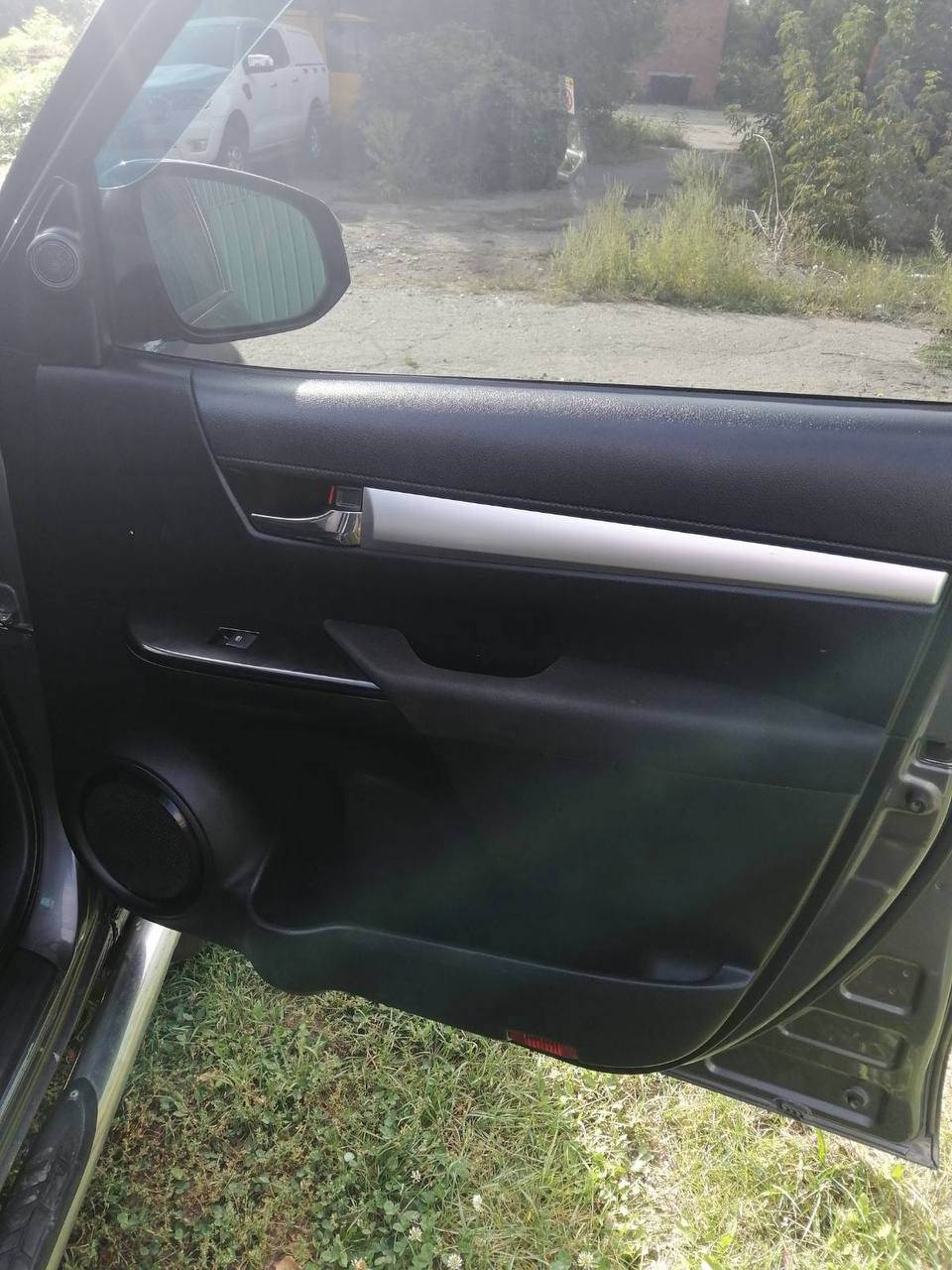 Toyota Hilux - фото 6