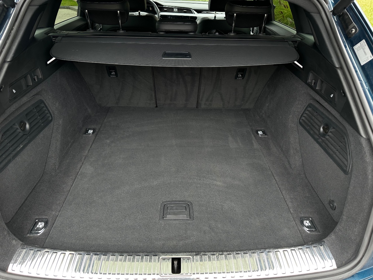 Audi e-tron - фото 11