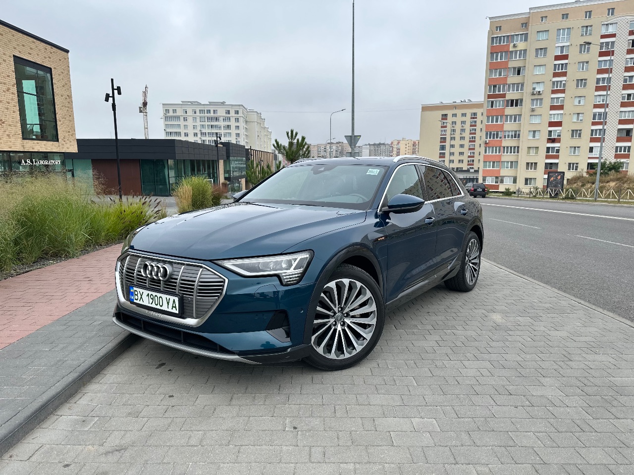 Audi e-tron - фото 25