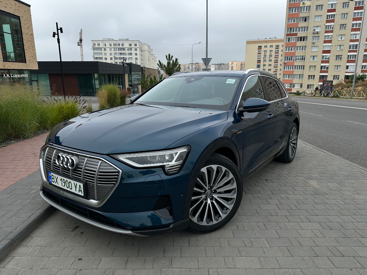 Audi e-tron - фото 2