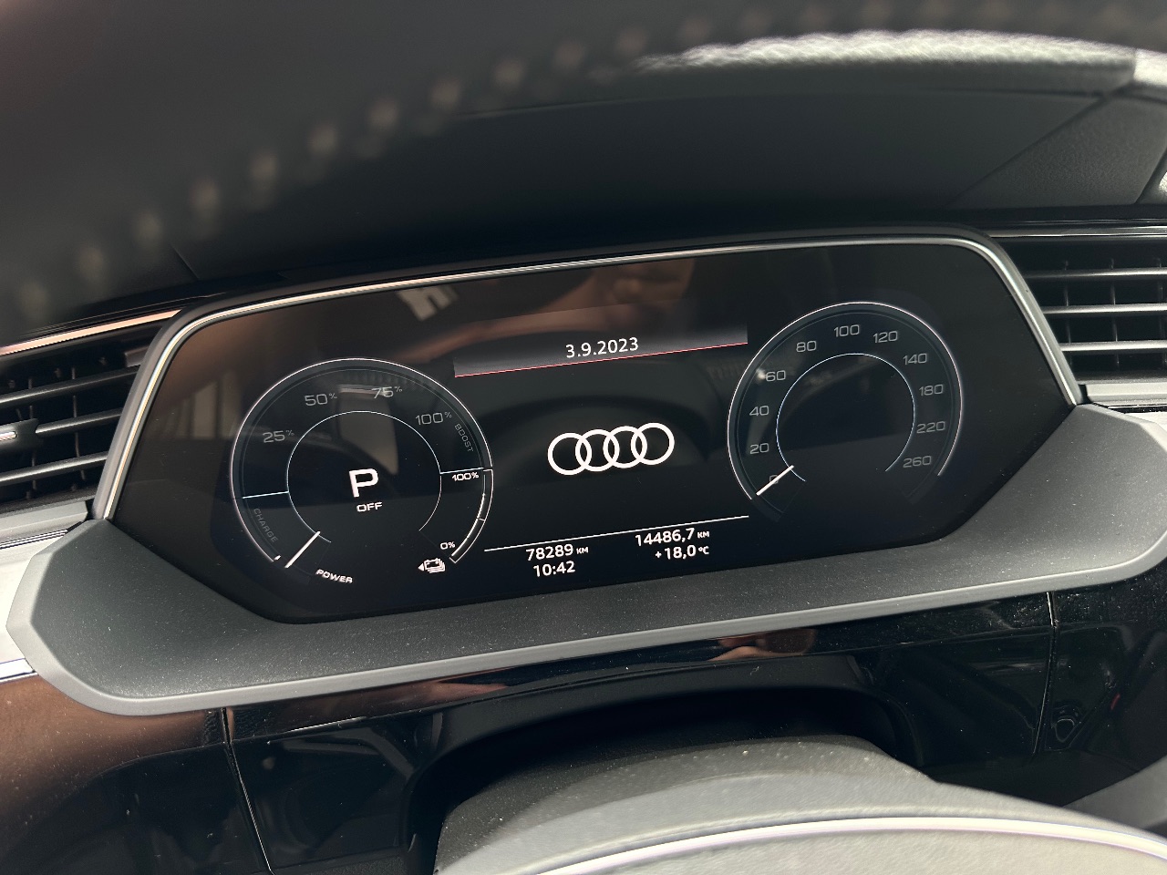Audi e-tron - фото 6