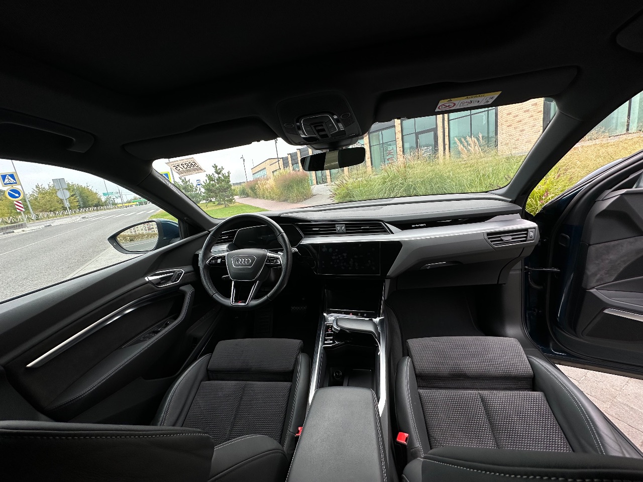 Audi e-tron - фото 16