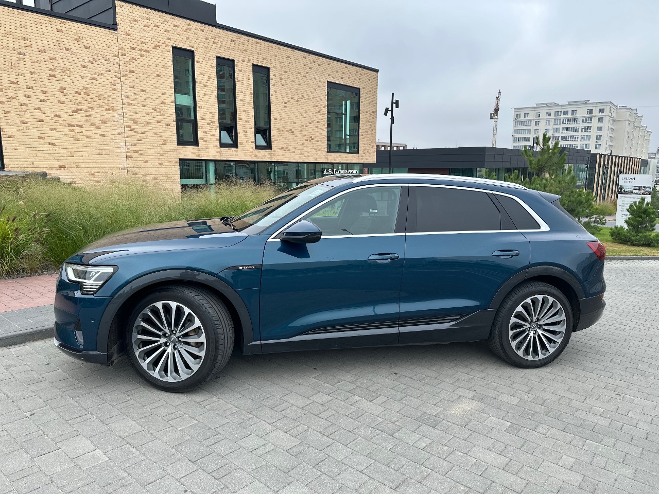 Audi e-tron - фото 26