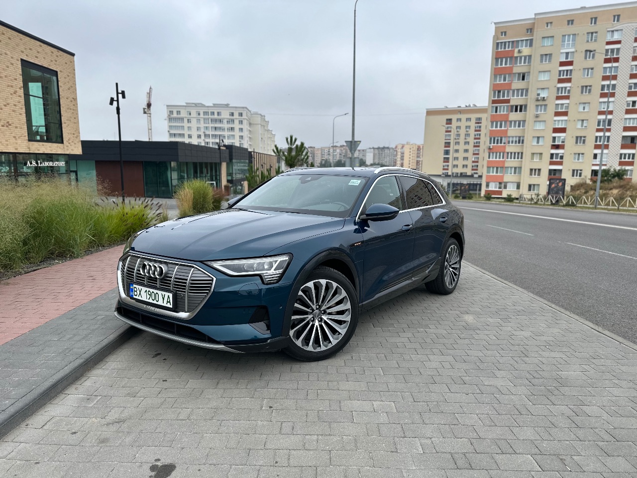 Audi e-tron - фото 28