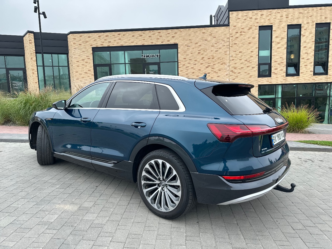 Audi e-tron - фото 27