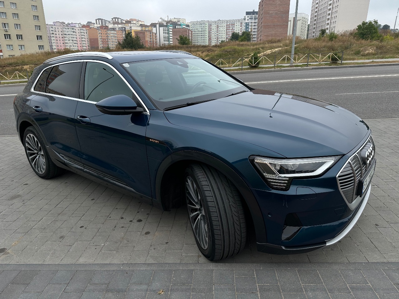 Audi e-tron - фото 24