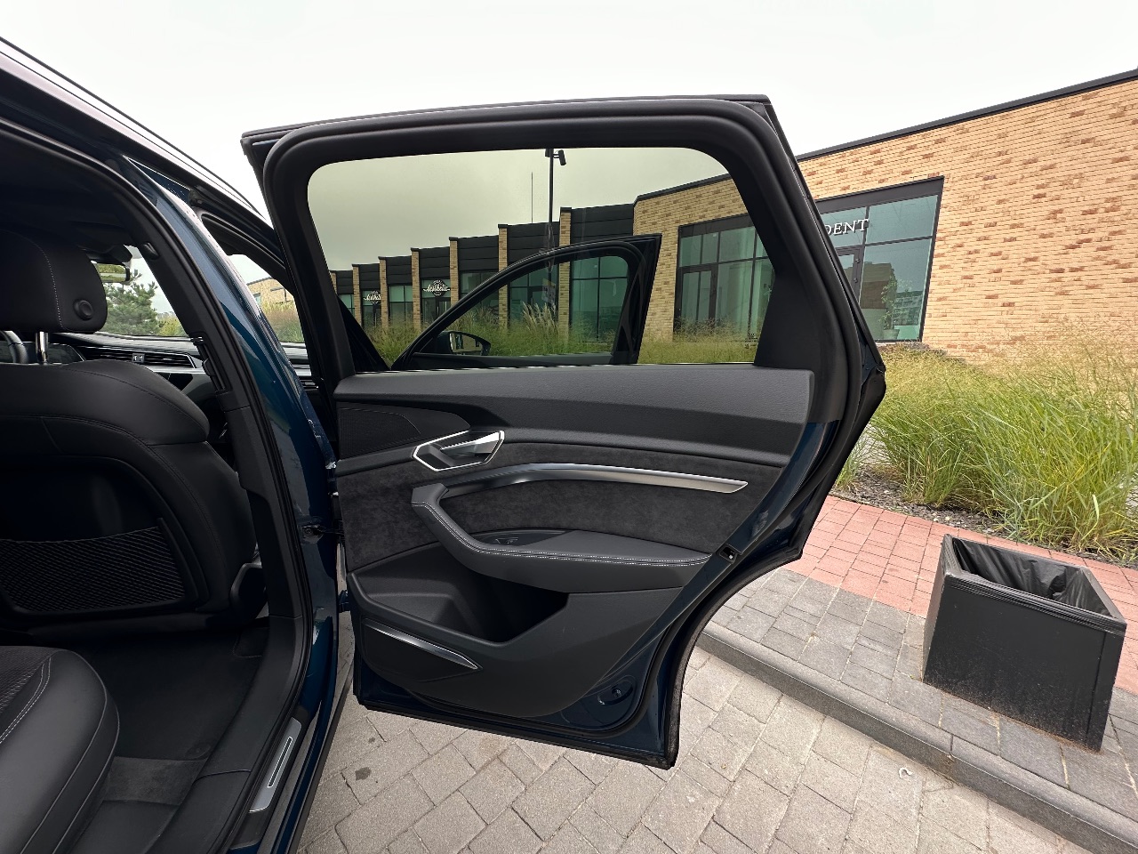 Audi e-tron - фото 13