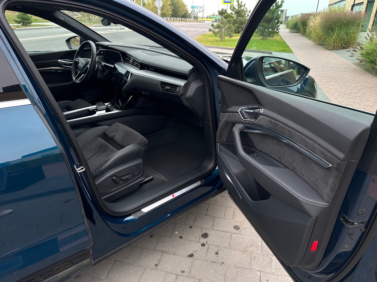 Audi e-tron - фото 19