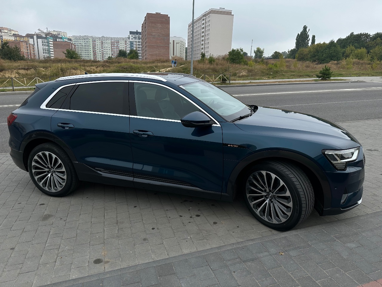 Audi e-tron - фото 22