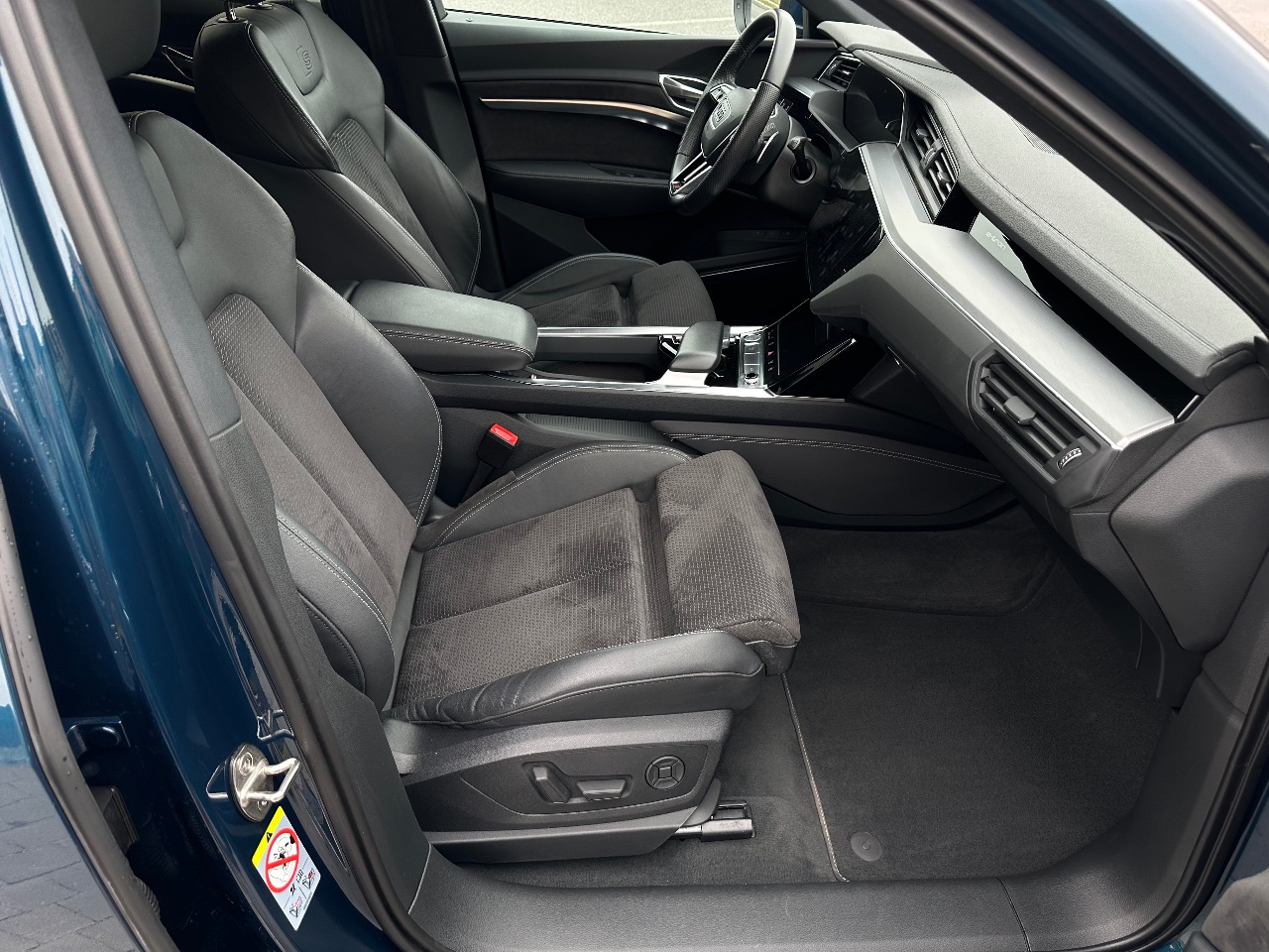 Audi e-tron - фото 21