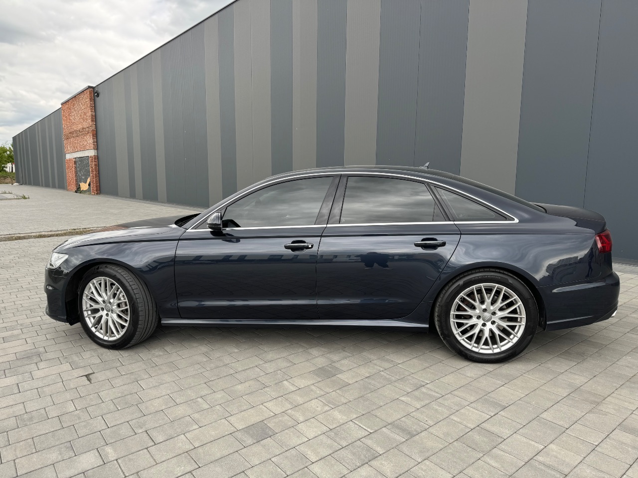 Audi A6 - фото 7