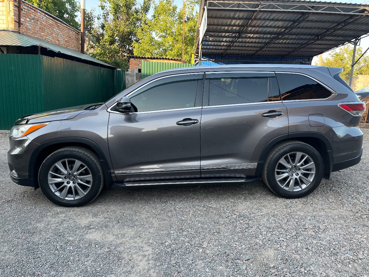 Toyota Highlander - фото 1