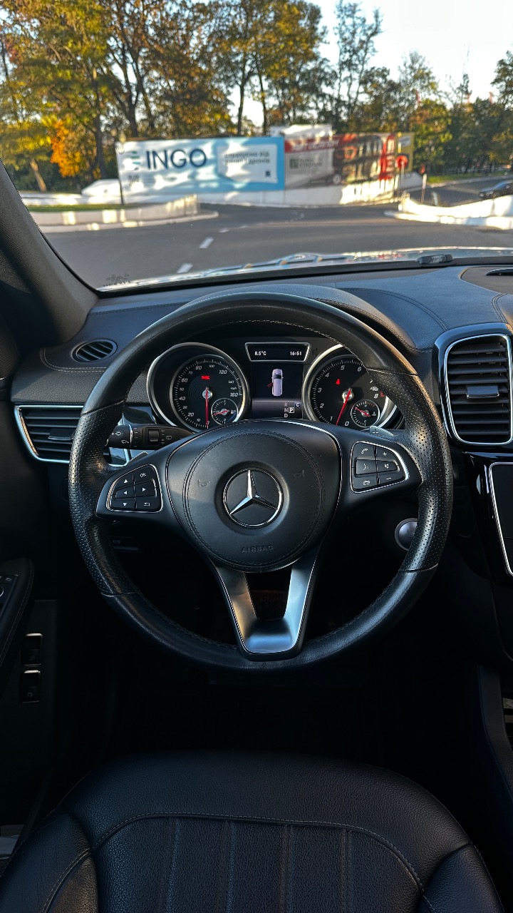 Mercedes-Benz GLS - фото 7