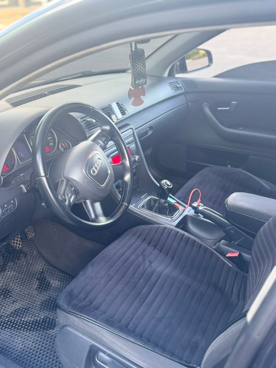 Audi A4 - фото 9