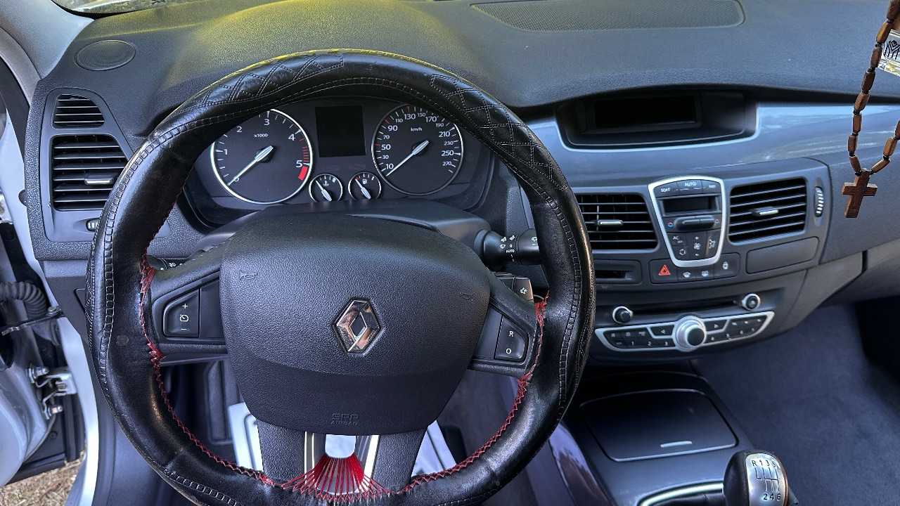 Renault Laguna - фото 14