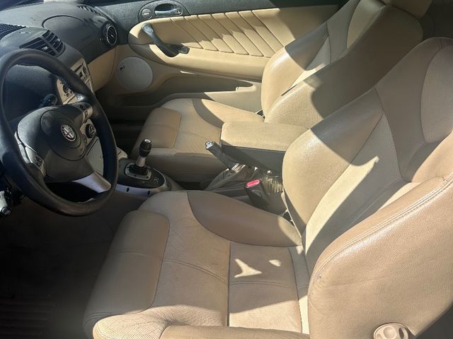 Alfa Romeo GT - фото 4