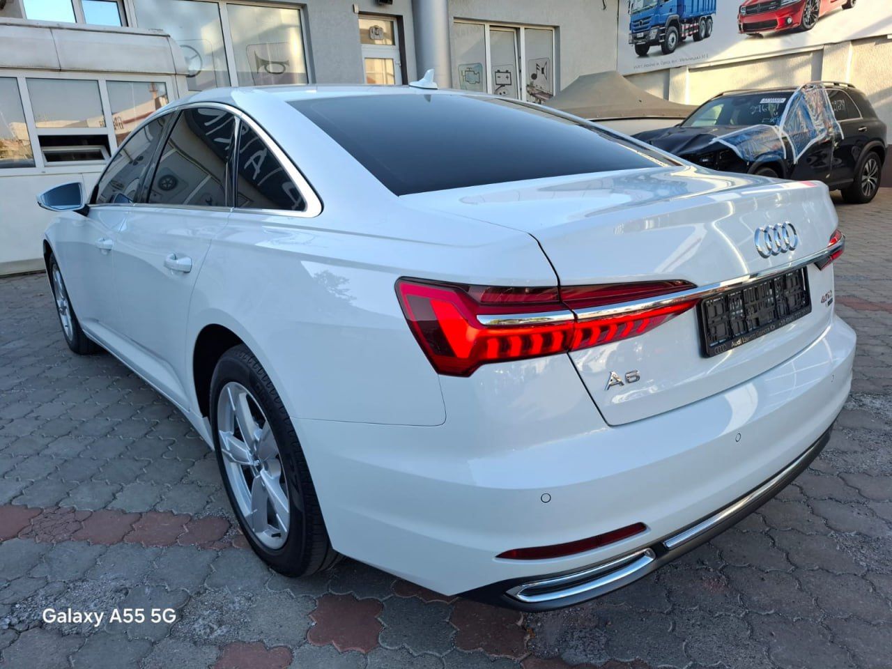 Audi A6 - фото 7