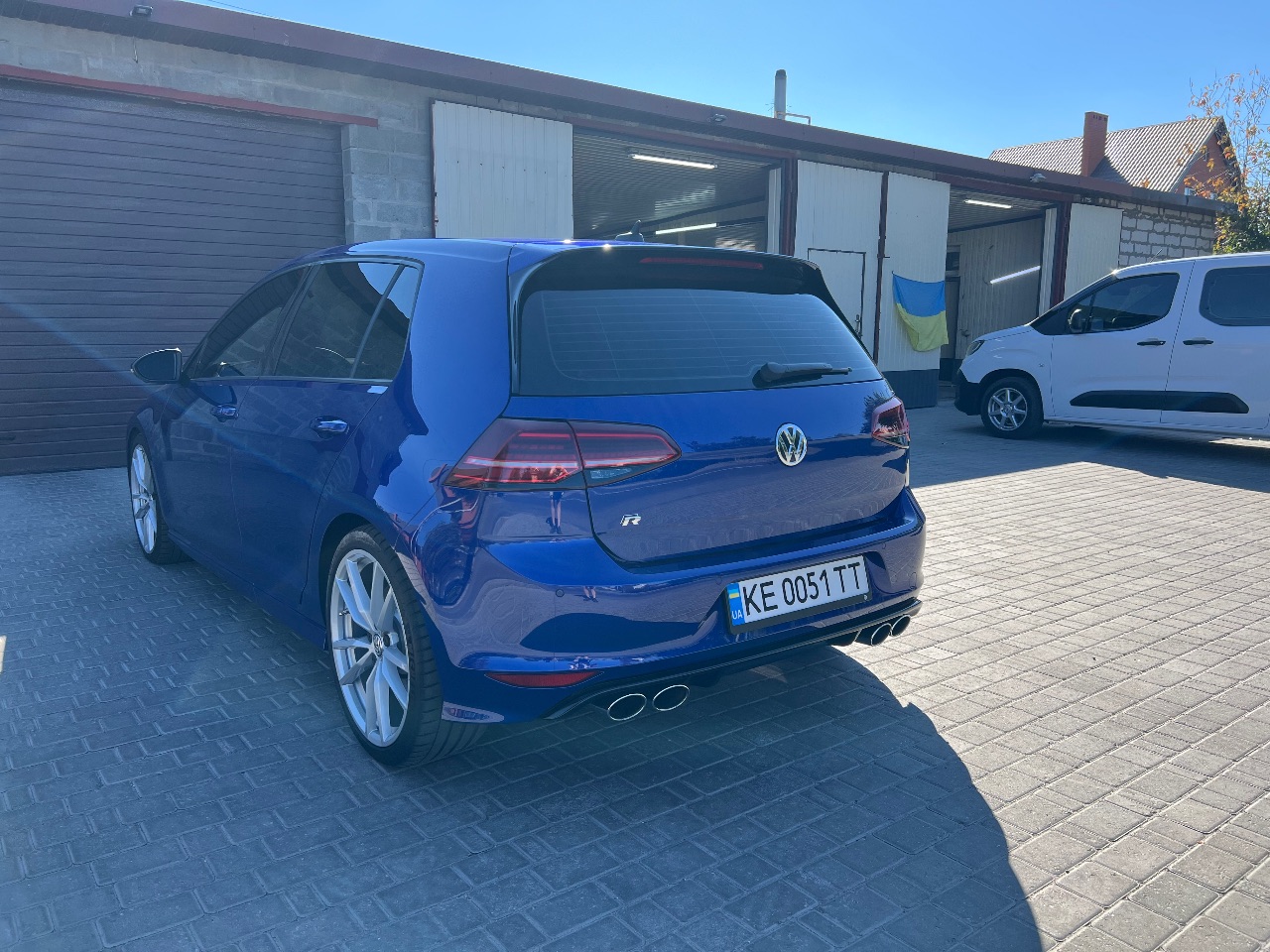 Volkswagen Golf R - фото 6