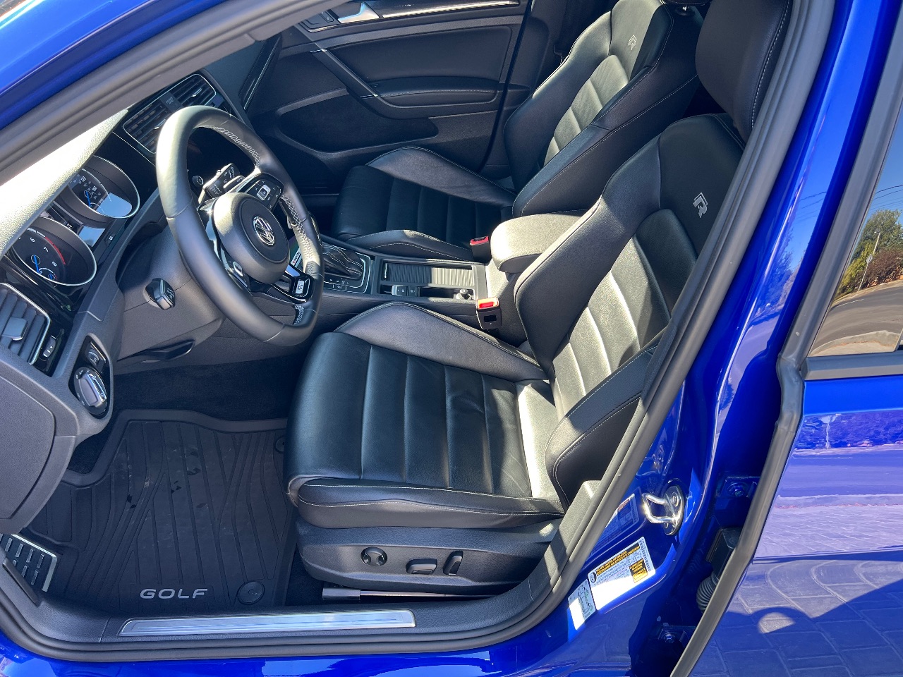 Volkswagen Golf R - фото 7