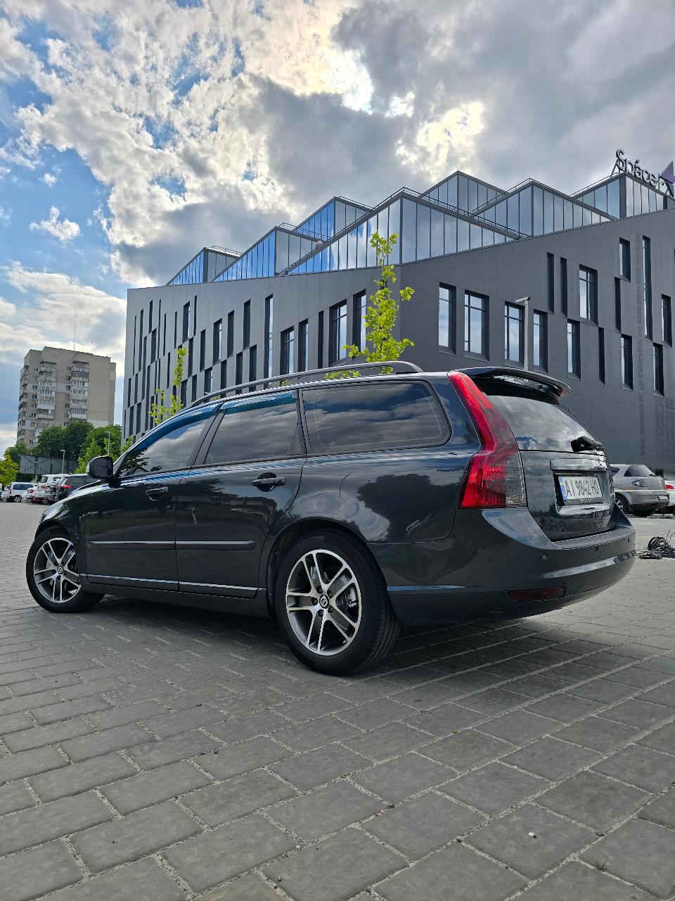 Volvo V50 - фото 1