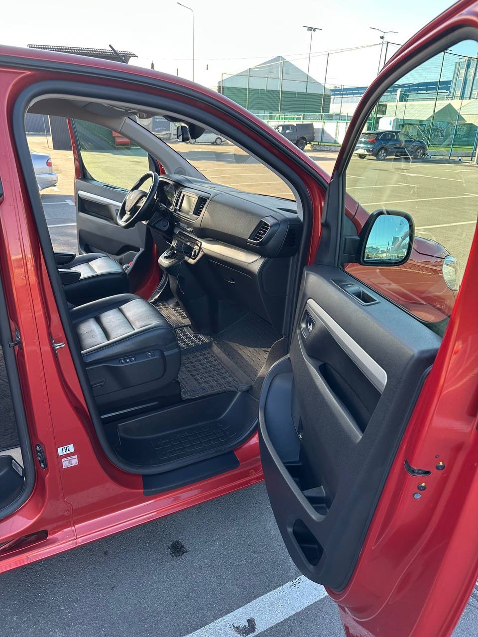 Peugeot Traveller - фото 13