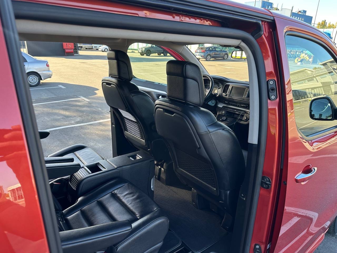 Peugeot Traveller - фото 11