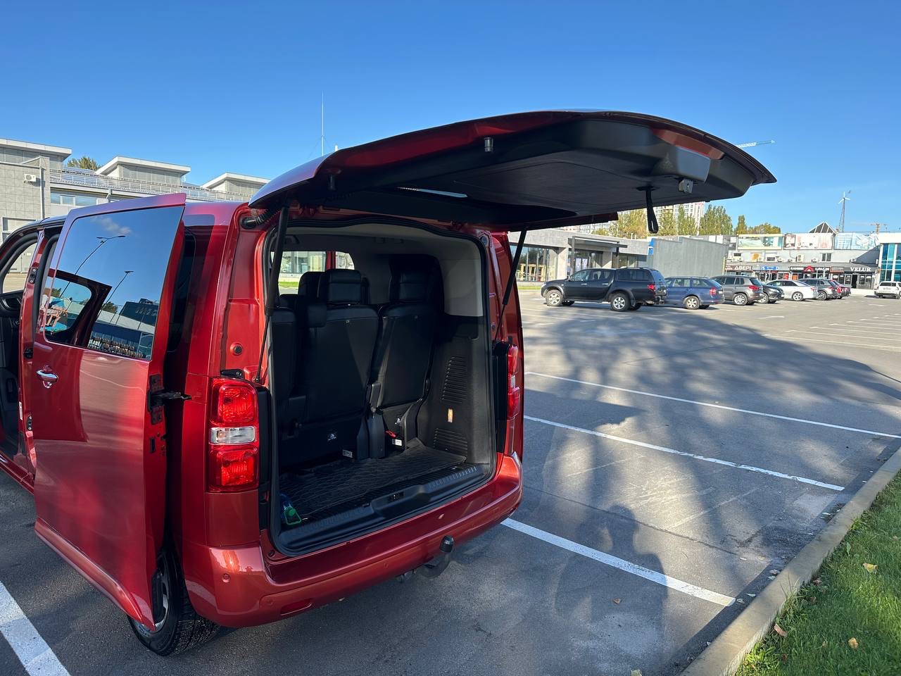 Peugeot Traveller - фото 16