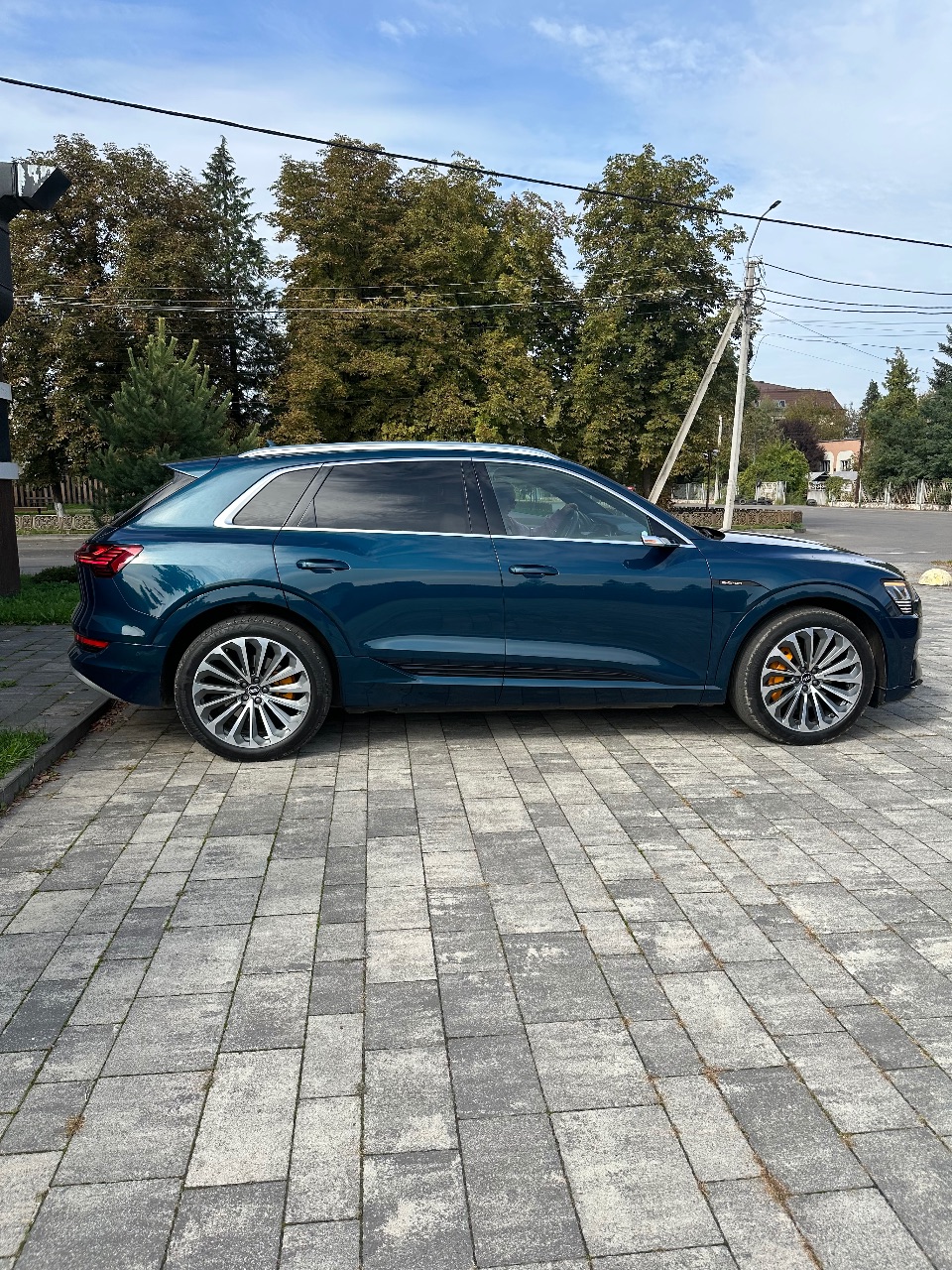 Audi e-tron - фото 11