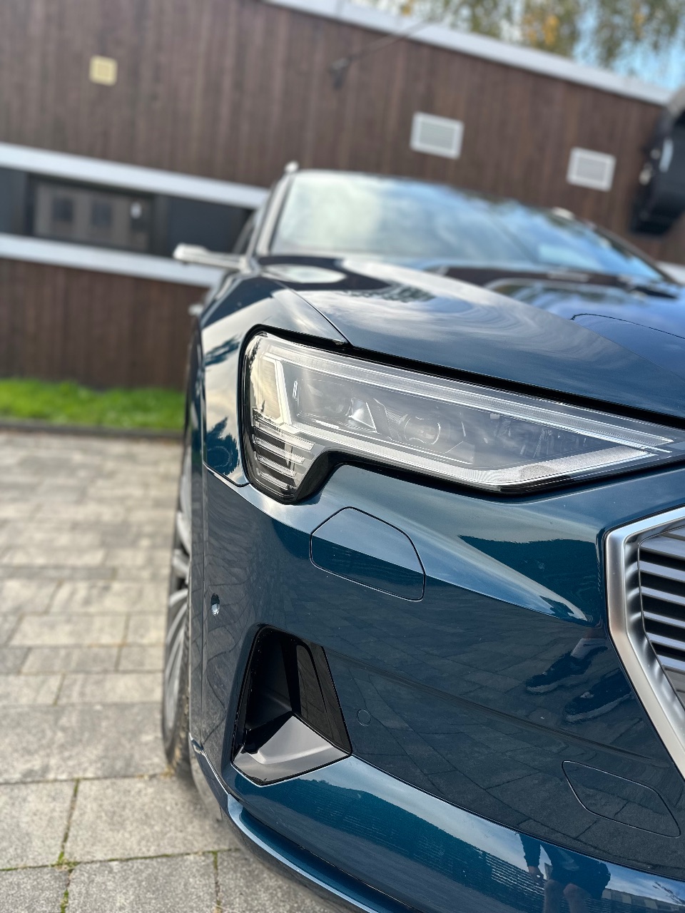 Audi e-tron - фото 13