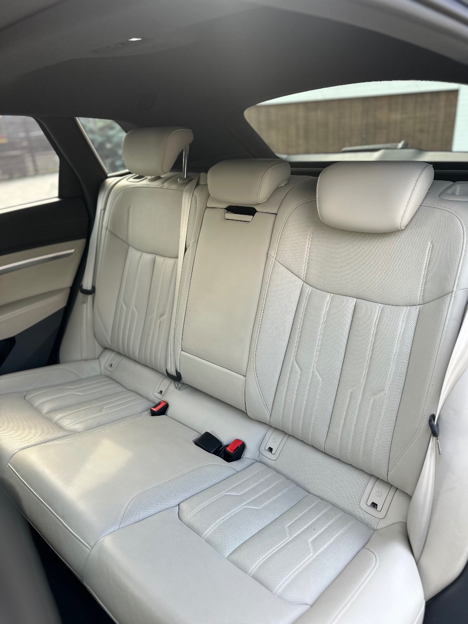 Audi e-tron - фото 22