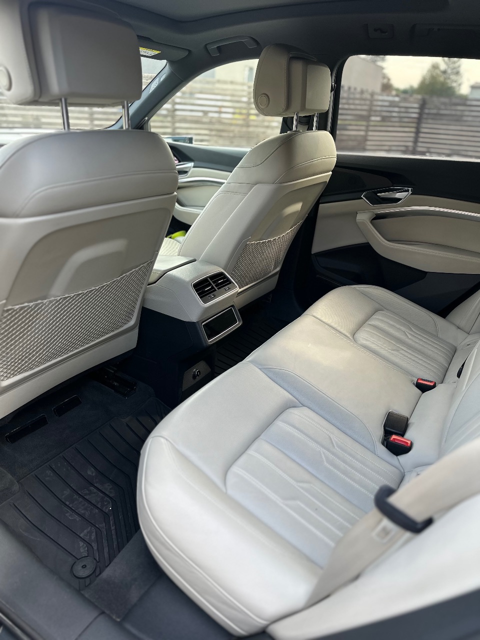 Audi e-tron - фото 27