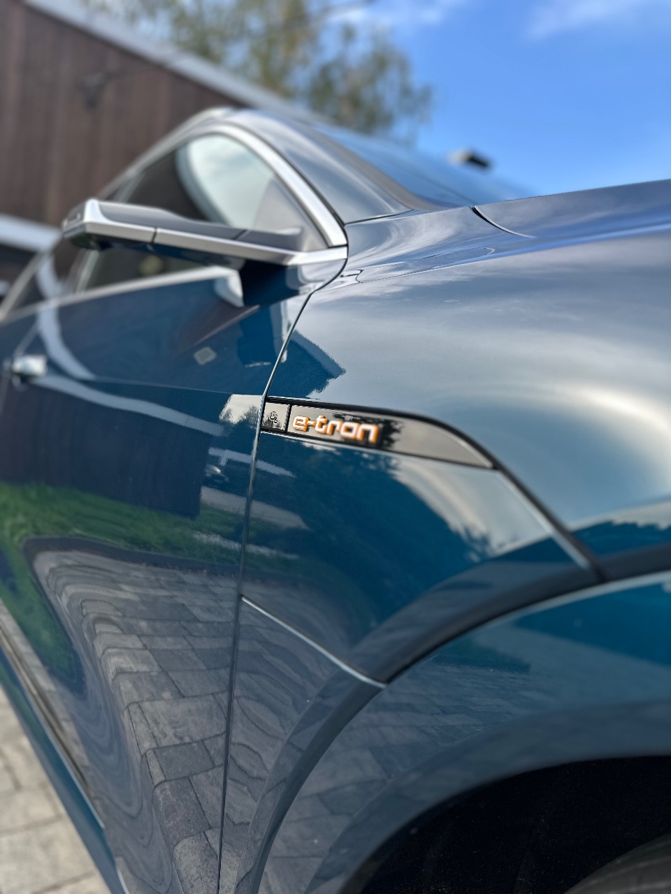 Audi e-tron - фото 12