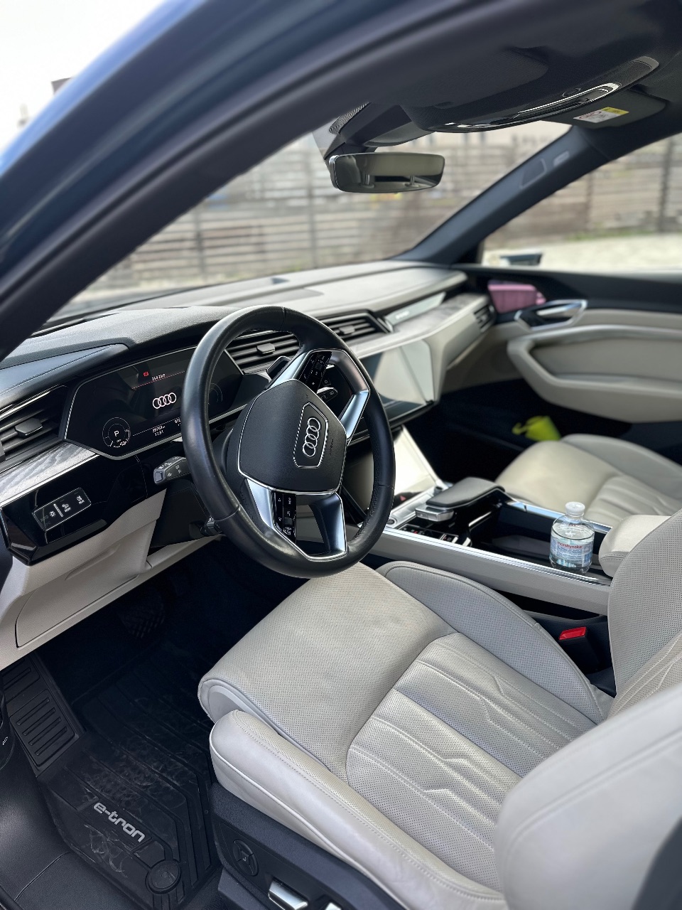 Audi e-tron - фото 25