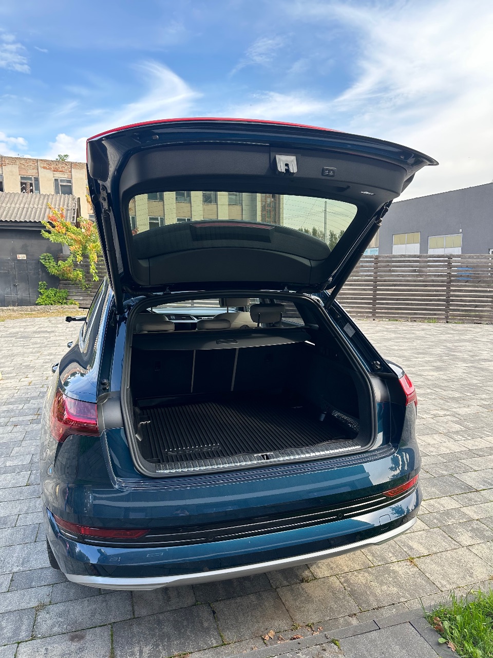 Audi e-tron - фото 15