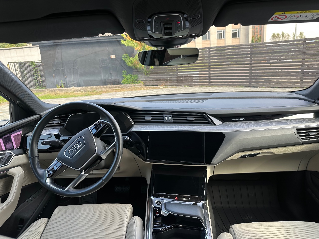 Audi e-tron - фото 19