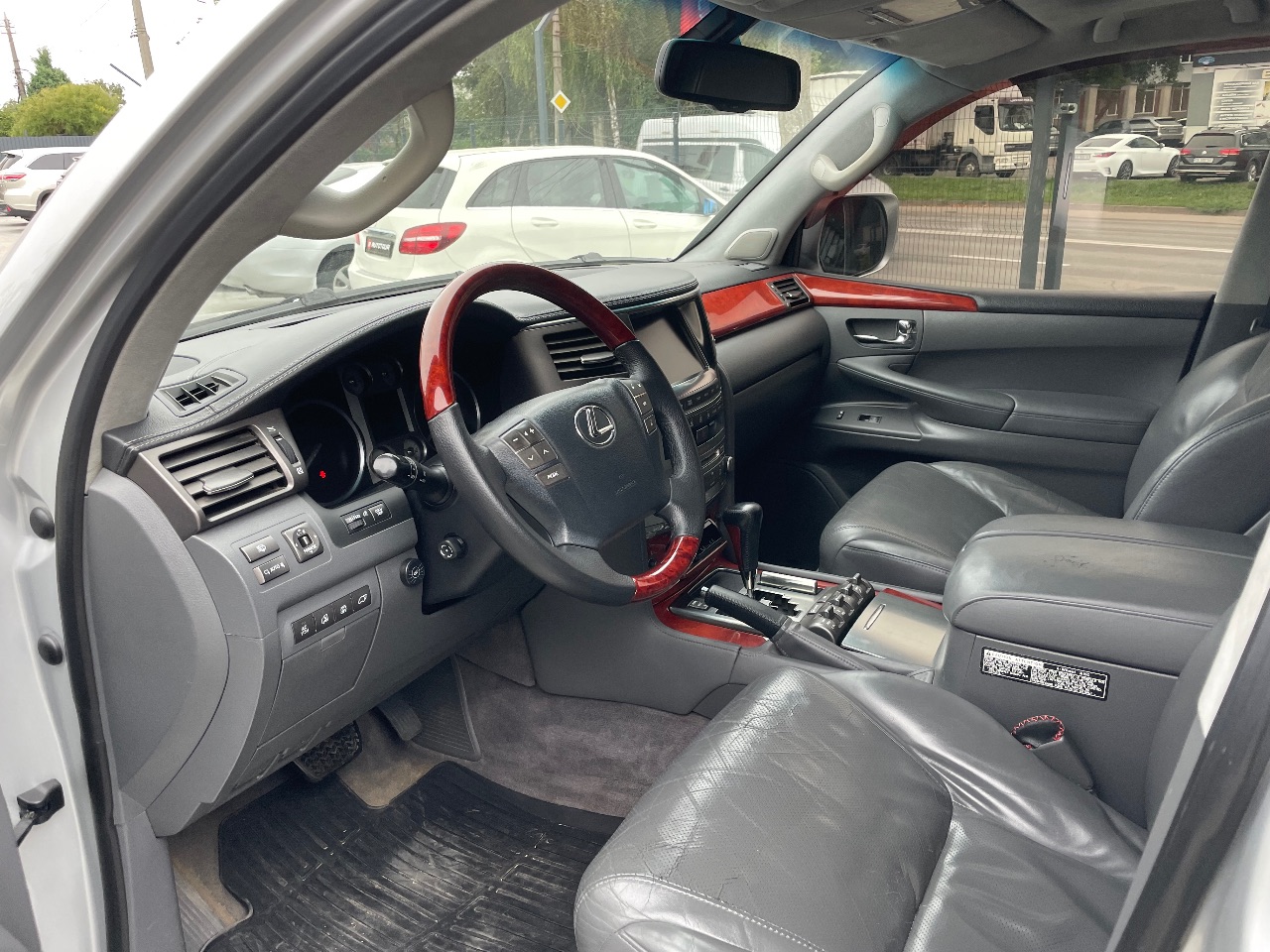 Lexus LX - фото 4