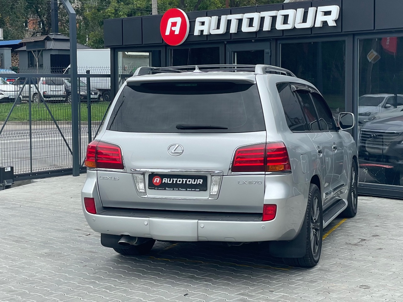 Lexus LX - фото 10