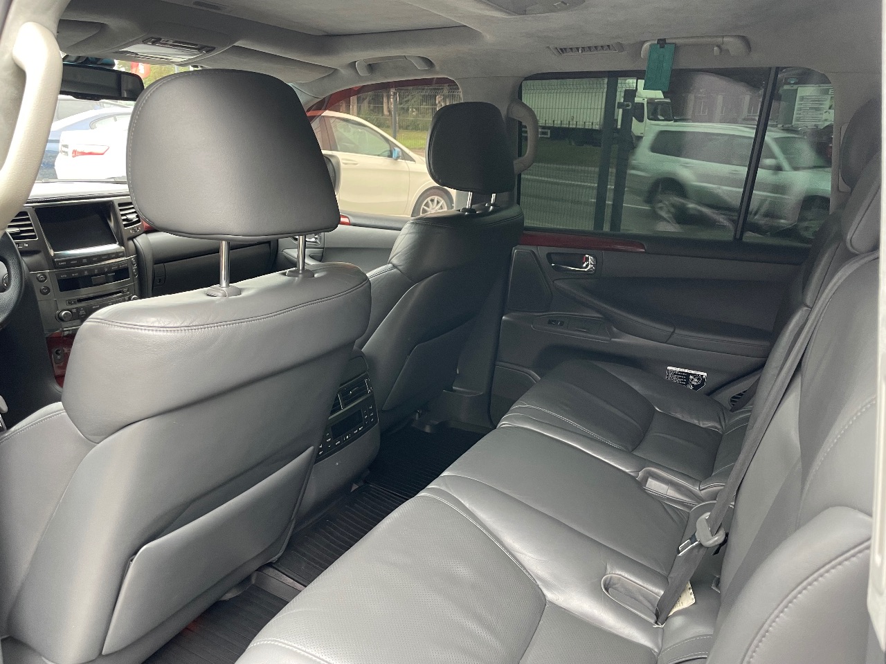 Lexus LX - фото 7