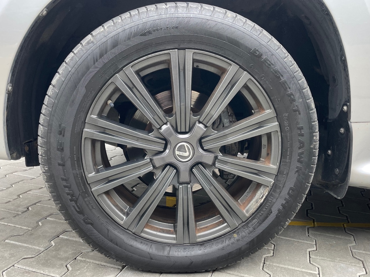 Lexus LX - фото 8