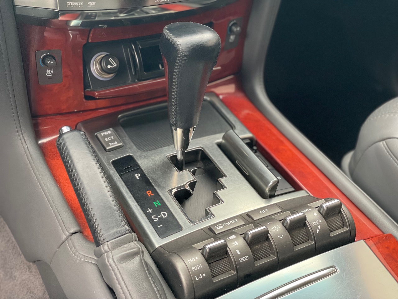 Lexus LX - фото 6