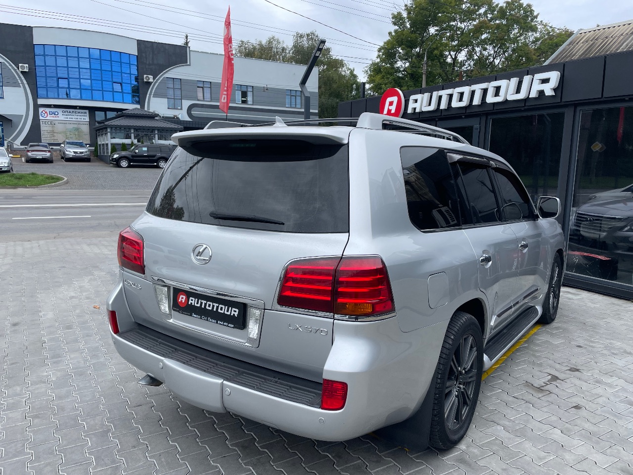 Lexus LX - фото 9