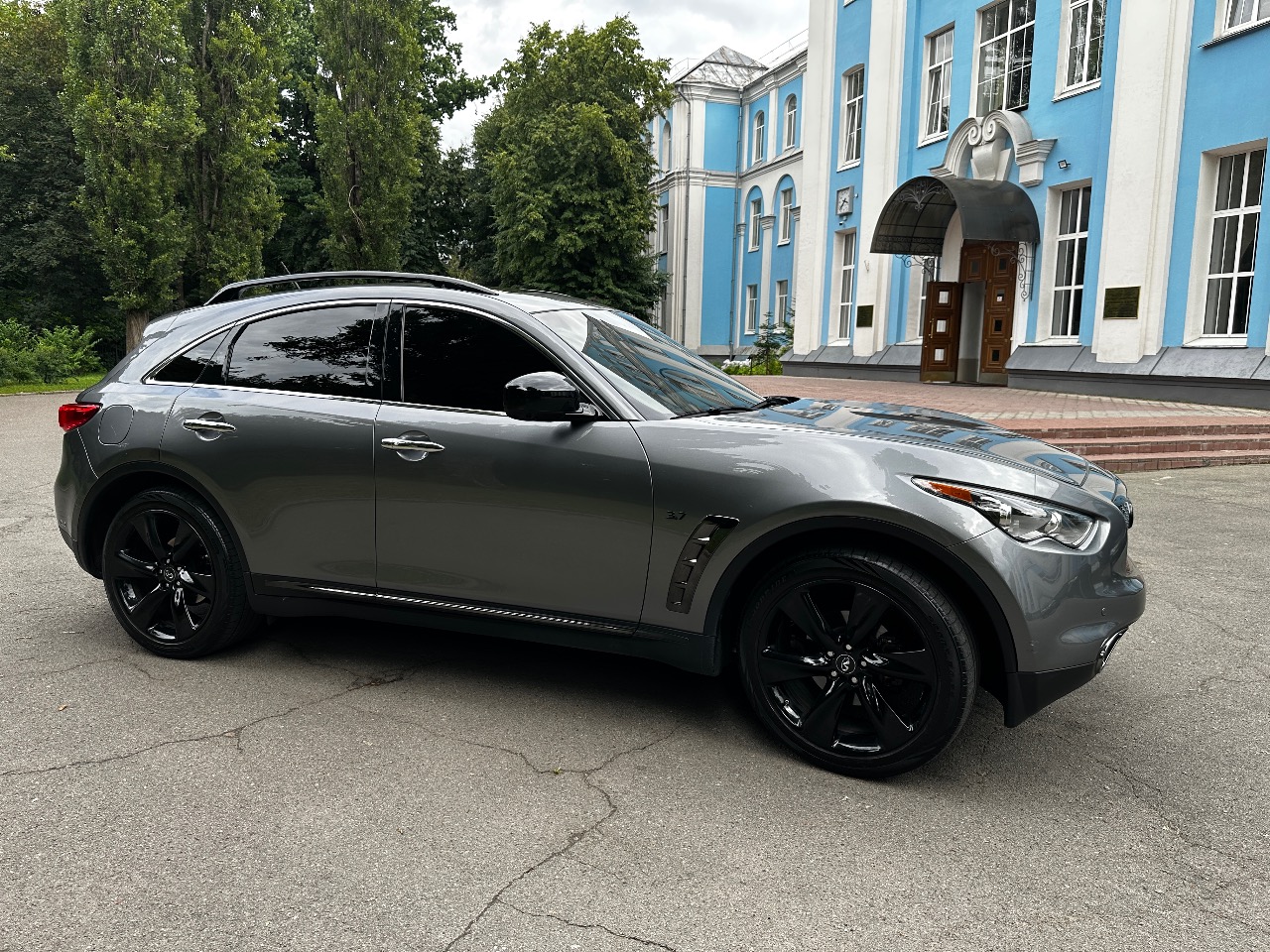 Infiniti QX70 - фото 2