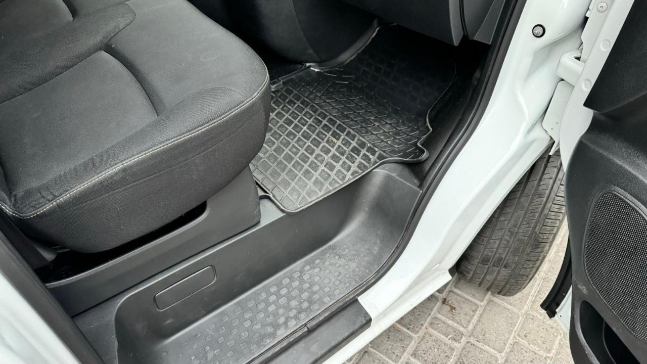 Renault Trafic - фото 17