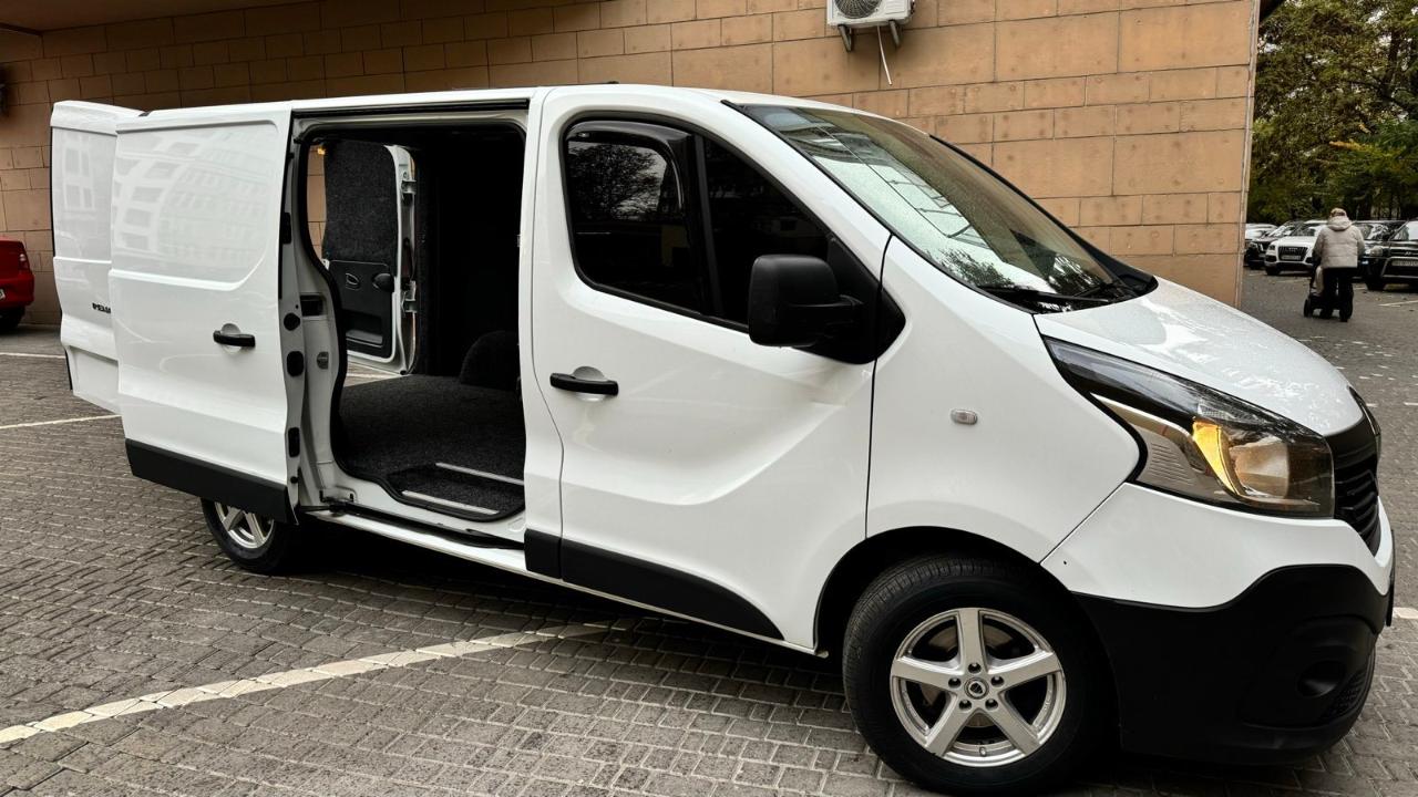 Renault Trafic - фото 1