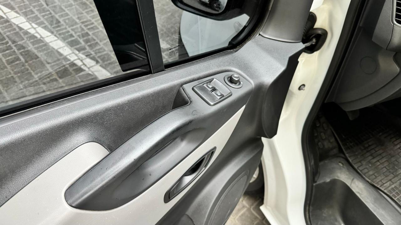 Renault Trafic - фото 13