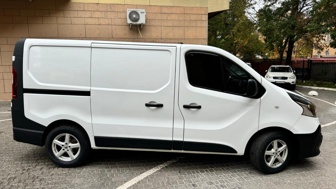 Renault Trafic - фото 18