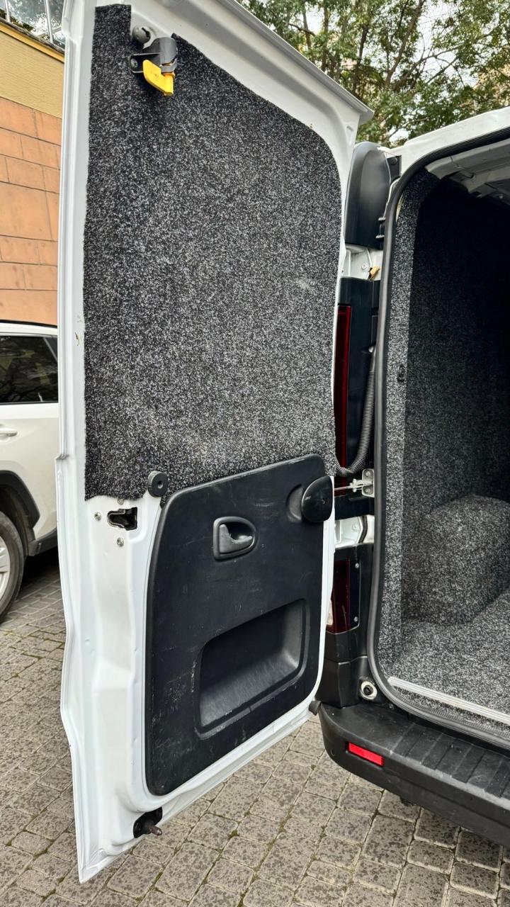 Renault Trafic - фото 11